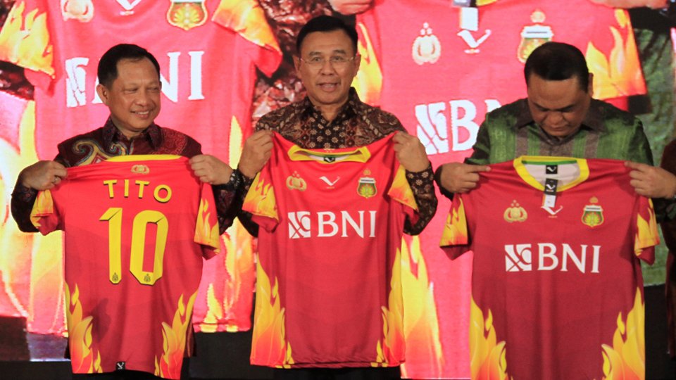 JerseyLigina's tweet photo. Jersey Bhayangkara FC dari apparel asal Bandung, Vilour, saat diperkenalkan beberapa waktu lalu_ https://t.co/7CyuDaEQpJ