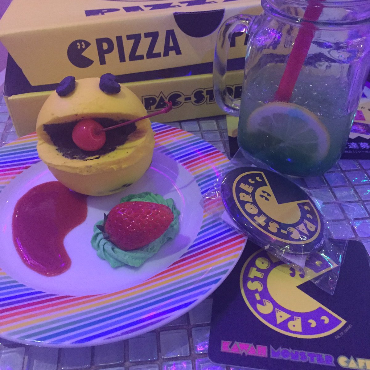 猫扮装7 22 8 14個展初日予約制 No Twitter 先月行ったカワイイモンスターカフェのパックマンコラボ コラボメニューも凝ってて大満足 店内にあるパックマン筐体もプレイできて可愛かった この調子で高橋名人の冒険島コラボとファンタジーゾーンコラボもお願いします