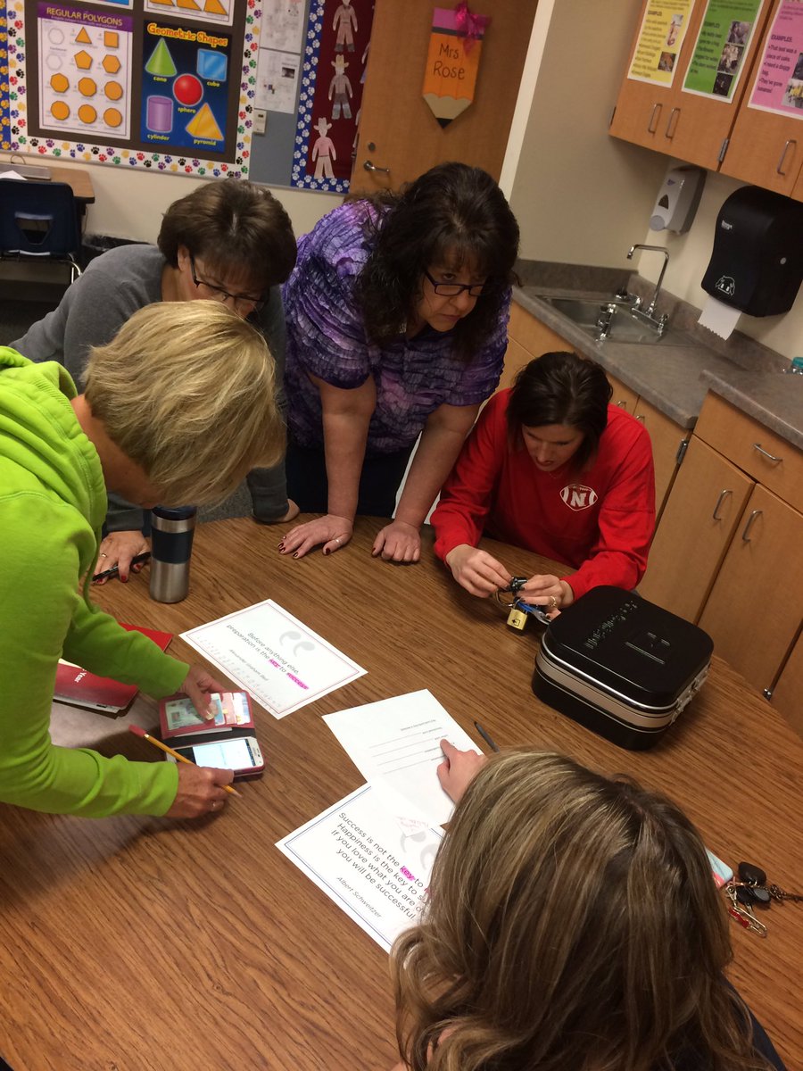 Mikki_Brooks17's tweet image. Love seeing Ts use 21st Century skills to do a @breakoutEDU #kpslearning #breakoutedu #educoach