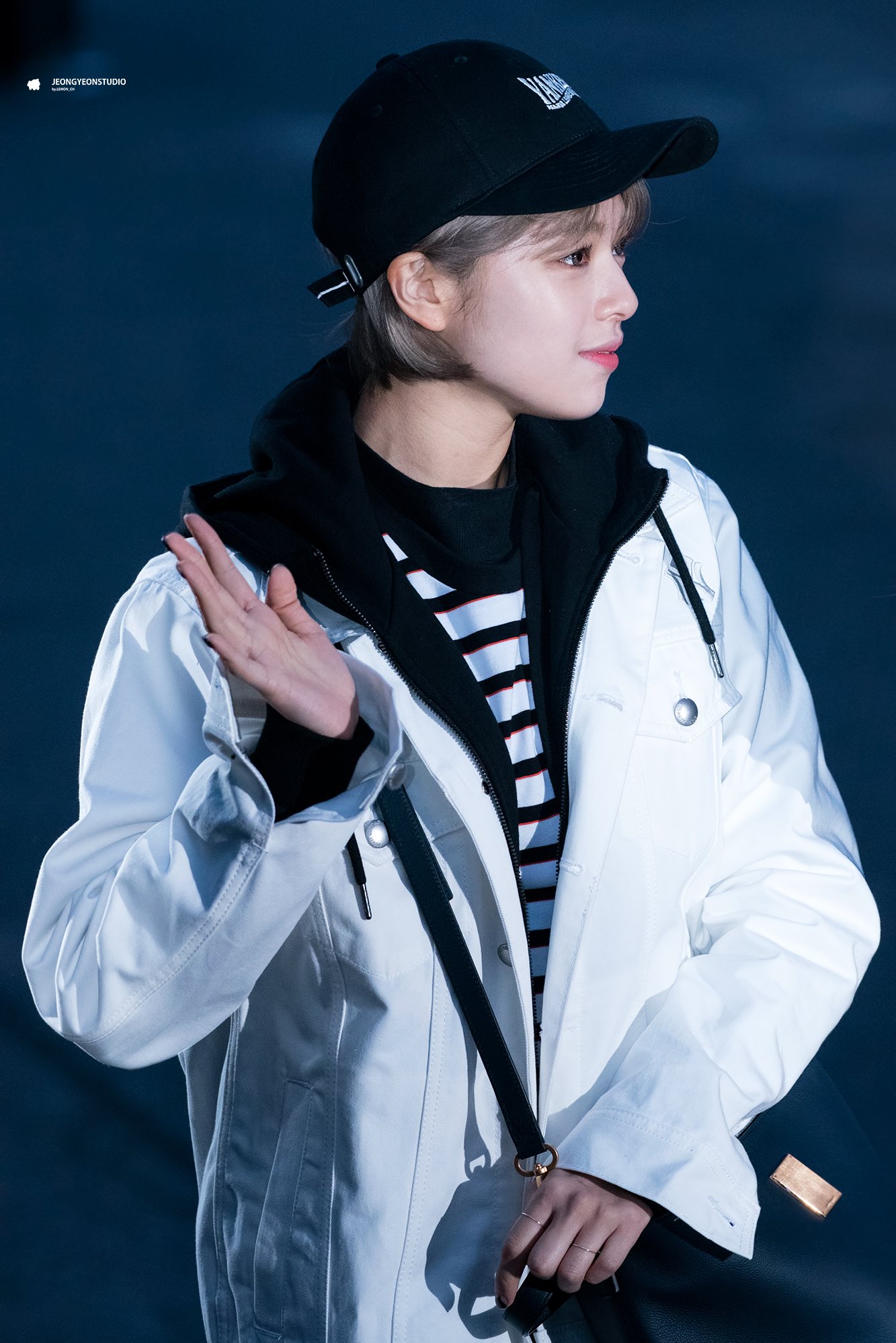 C9niphEUAAA0bkP.jpg:orig