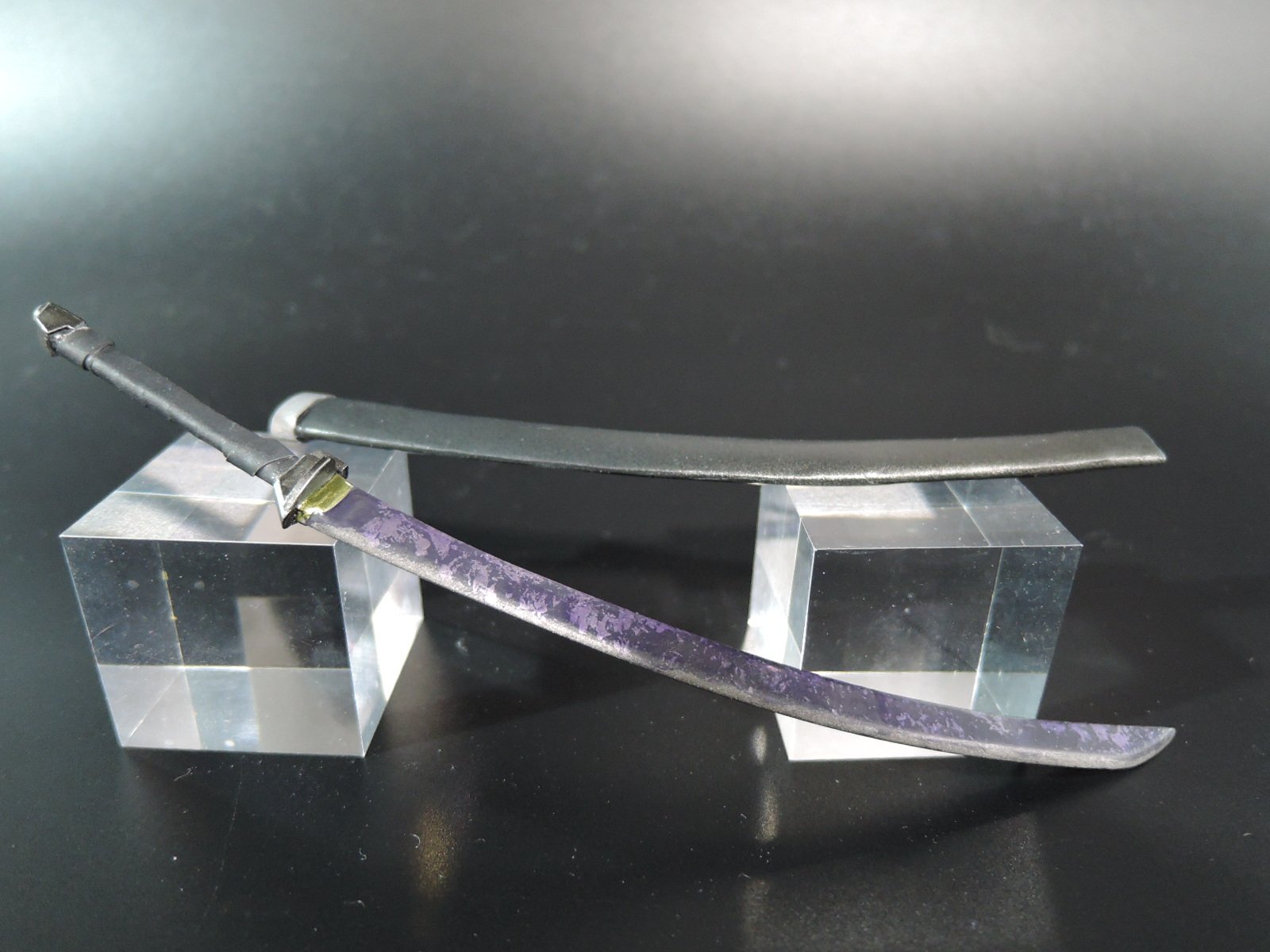 紙白 スラスター中毒者 V Twitter Fag Faオリジナル装備解説 専用太刀 墨炎 スミホムラ 紫色の刀身と漆黒の刃紋の太刀 緋炎 と同じ素材で出来ており装甲はおろか盾ごと両断する程の切れ味を持つが緋炎に比べて刀身が長く身幅も広い為取り回しに少々の難がある