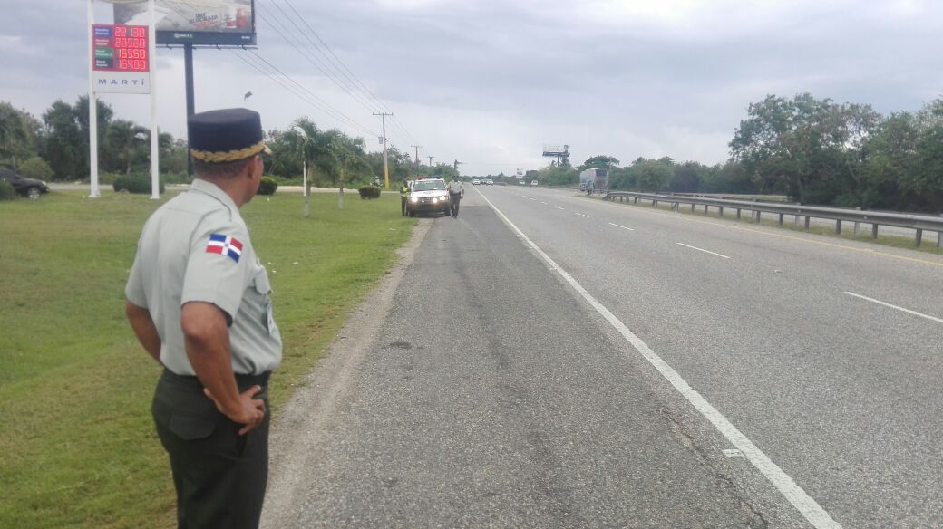 digesettrd_'s tweet photo. Gral. Frener Bello, estuvo supervisando en la tarde/noche de ayer los carreteos implementados por @AMETRD para garantizar un retorno seguro. https://t.co/9q2pj1B7tb