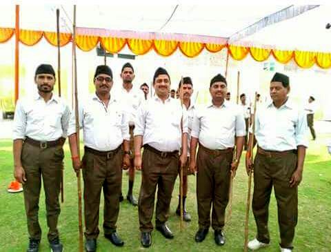 Dheeraj404123's tweet photo. Path sanchlan karte huye RSS karyakarta BJP Neta Atul SinghJi,Sonu Mishra ji anya sahyogi Raibarali https://t.co/ji7qOWxKgk