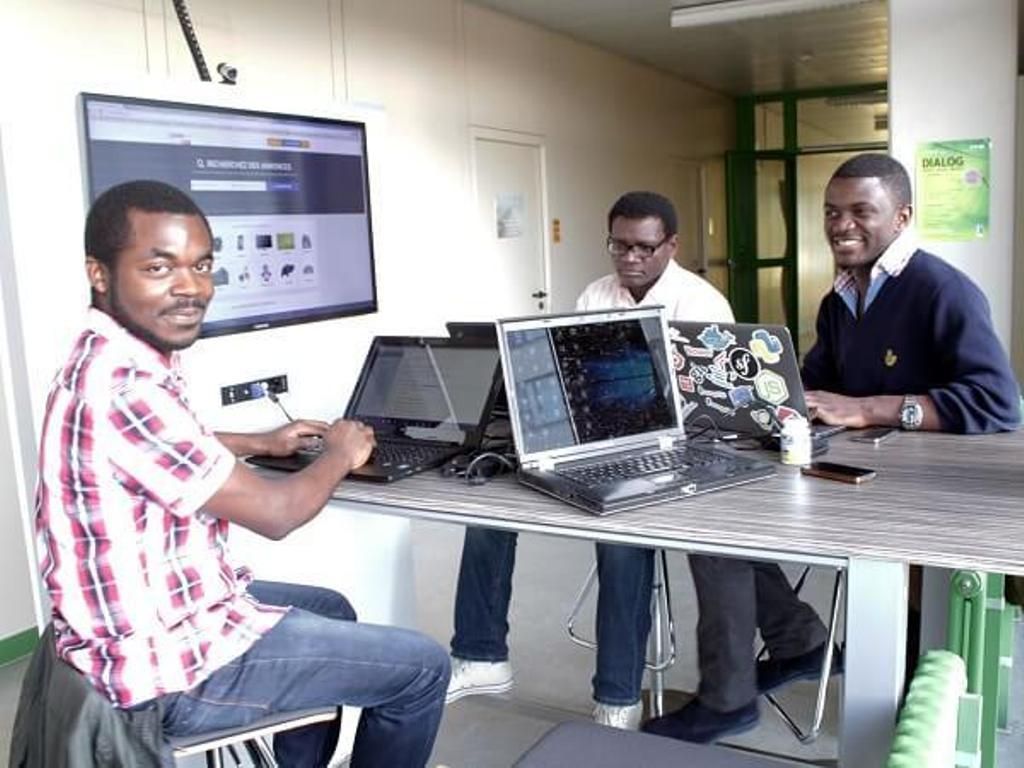 teamadmp's tweet photo. #TECH237- Try #BIDIWE ! Top #Comparator for price.  African  intelligence? #Ecommerce #WestAfrica #Tech  https://t.co/1XZYHAXWuU https://t.co/gpHPQoUHqm