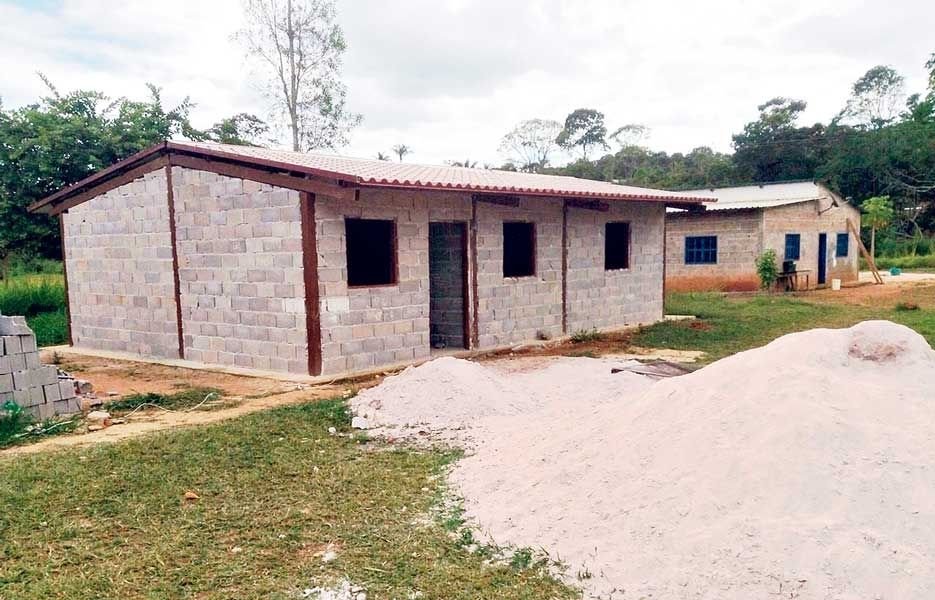 NoticiasCbo's tweet photo. Más de 4 mil viviendas la #GestiónRangel ha construido para los pueblos indígenas del estado Bolívar a través de #GMVV #AquíEstáElTrabajo https://t.co/1zDkxVPUo5