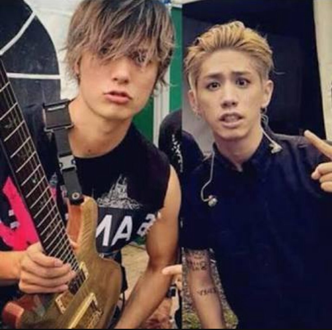 テッシ One Ok Rock No Twitter 金髪 オールバックのtakaもイケメーン Taka様おめでとうございやす T Co Speequoph2 Twitter