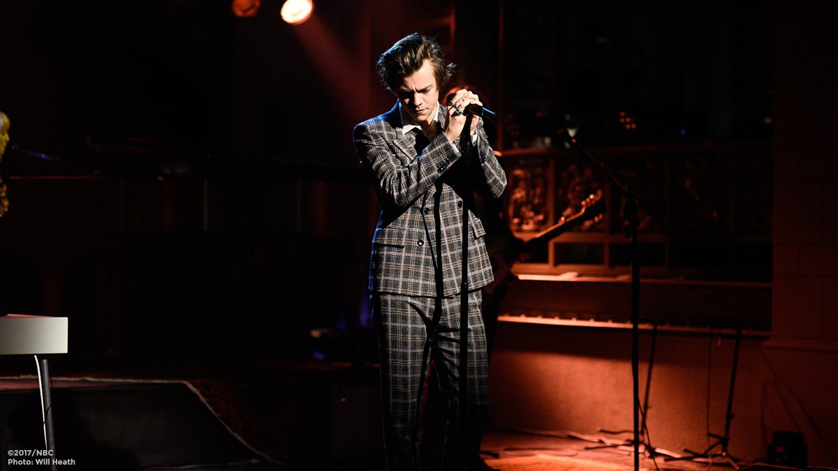 nbcsnl's tweet photo. Start your week right with @Harry_Styles on SNL!

🔈Sign of the Times: https://t.co/N0pxSDXJZj
🔈Ever Since New York: https://t.co/XReOsG3QPj https://t.co/hPHS2ei5bj