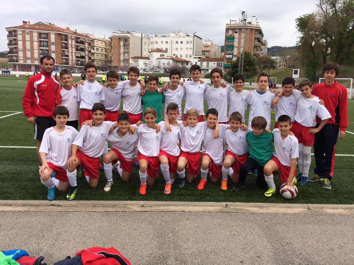 sanignaciofut's tweet photo. De madrugada llegaban los mayores a casa. Buenos días en Lloret de Mar. Muy buen trabajo y actitud de nuestros infantiles y cadetes. 🔴🔴 https://t.co/nS76TwPQhE