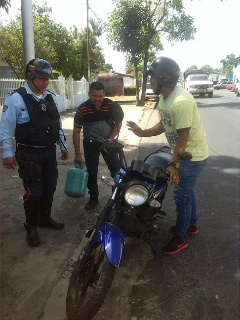 Prensa_PEB's tweet photo. #AquíEstáElTrabajo
#AzulesPEB Activados en Puntos de Control para garantizar a la población la mayor sensación de seguridad https://t.co/eFUC77SNrN