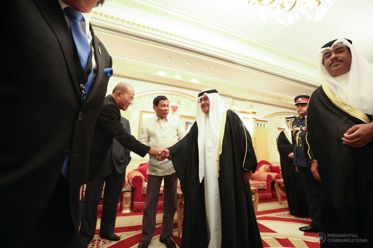 pcogovph's tweet photo. Pres. Duterte arrives at Bahrain Intβl Airport for three-day state visit. #DuterteBahrain #PartnerForChange https://t.co/xu05EymoW2