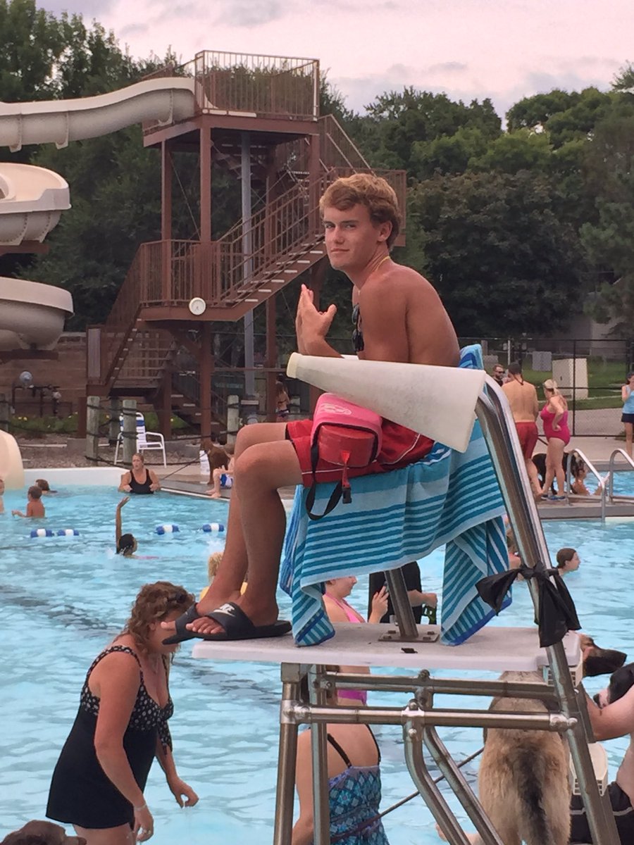 Happy birthday to my favorite senior! Have a good one <a href="/JaxsonWilliams/">Jaxson</a>