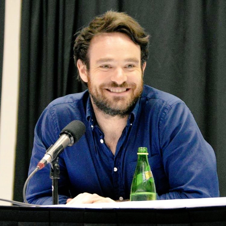 MarvelFlix's tweet photo. Mas de charlie cox en la #indianacomicon #daredevil https://t.co/Slo4uvqyn4