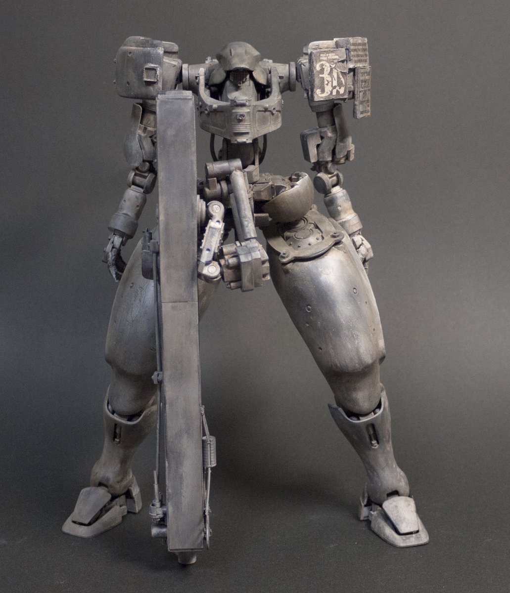 1303kenny's tweet photo. 完成。大型火器を運用する人型兵器、搭乗型のコクピットは無く背部のソケットに格納容器を接続し起動する #ABZCOM5 https://t.co/40q38oPJzW