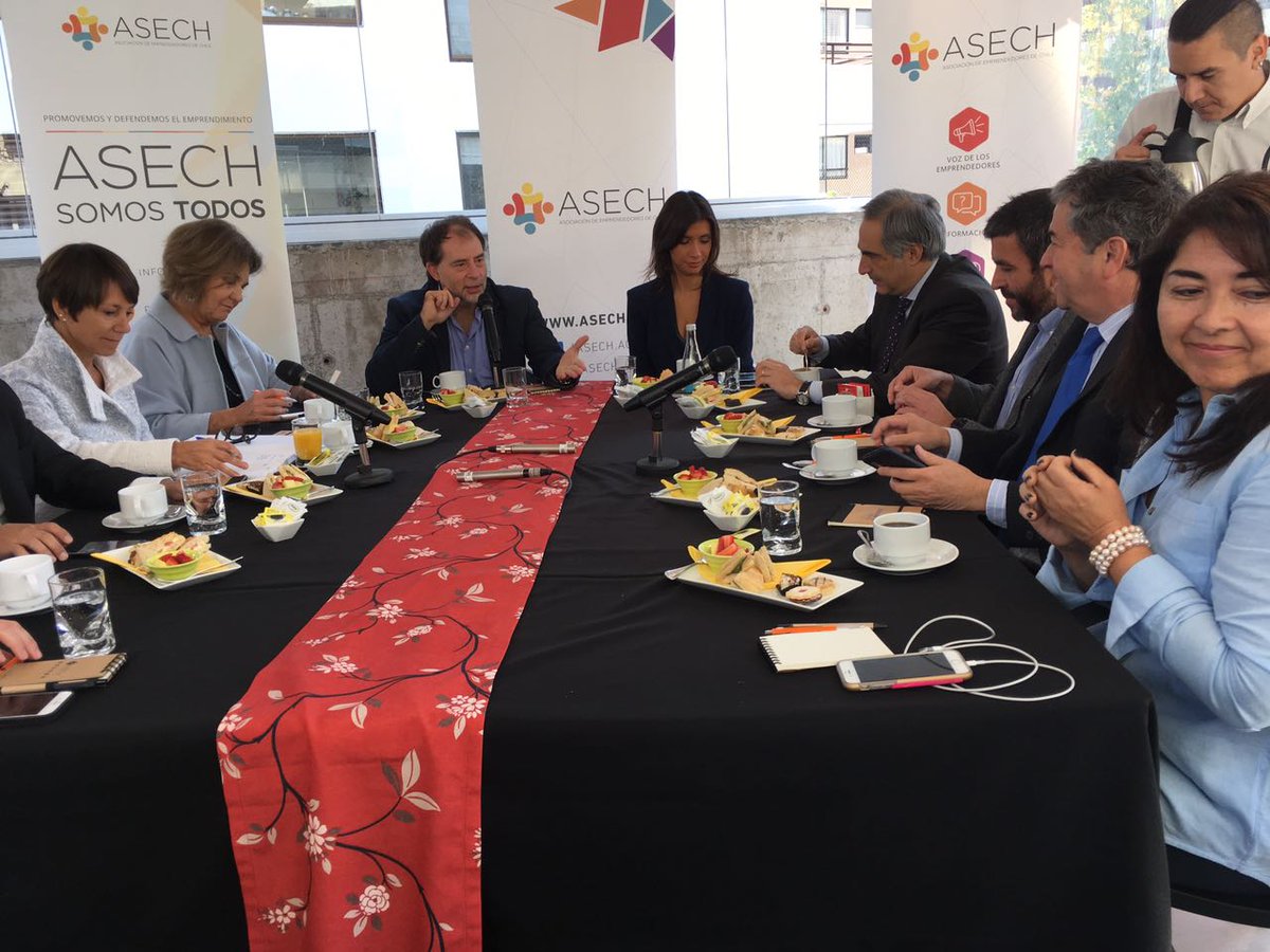 ASECH_ag's tweet photo. Seamos Trending Topic emprendedores 💪🏽💪🏽💪🏽!! Todos RT con #AsechAlParlamento y difundamos este gran paso! Sigan EN VIVO por #FacebookLive! https://t.co/5VQzP6TO52