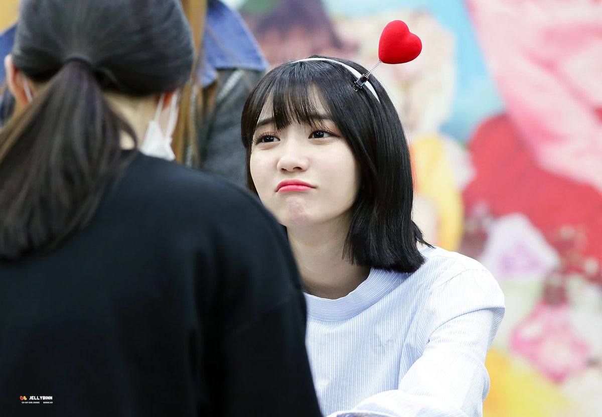 binnie_kr's tweet photo. 170416 대구 팬사인회 #오마이걸 #비니 

사랑아 유빈해,,
#OHMYGIRL @WM_OHMYGIRL https://t.co/RnjwDdpK9L