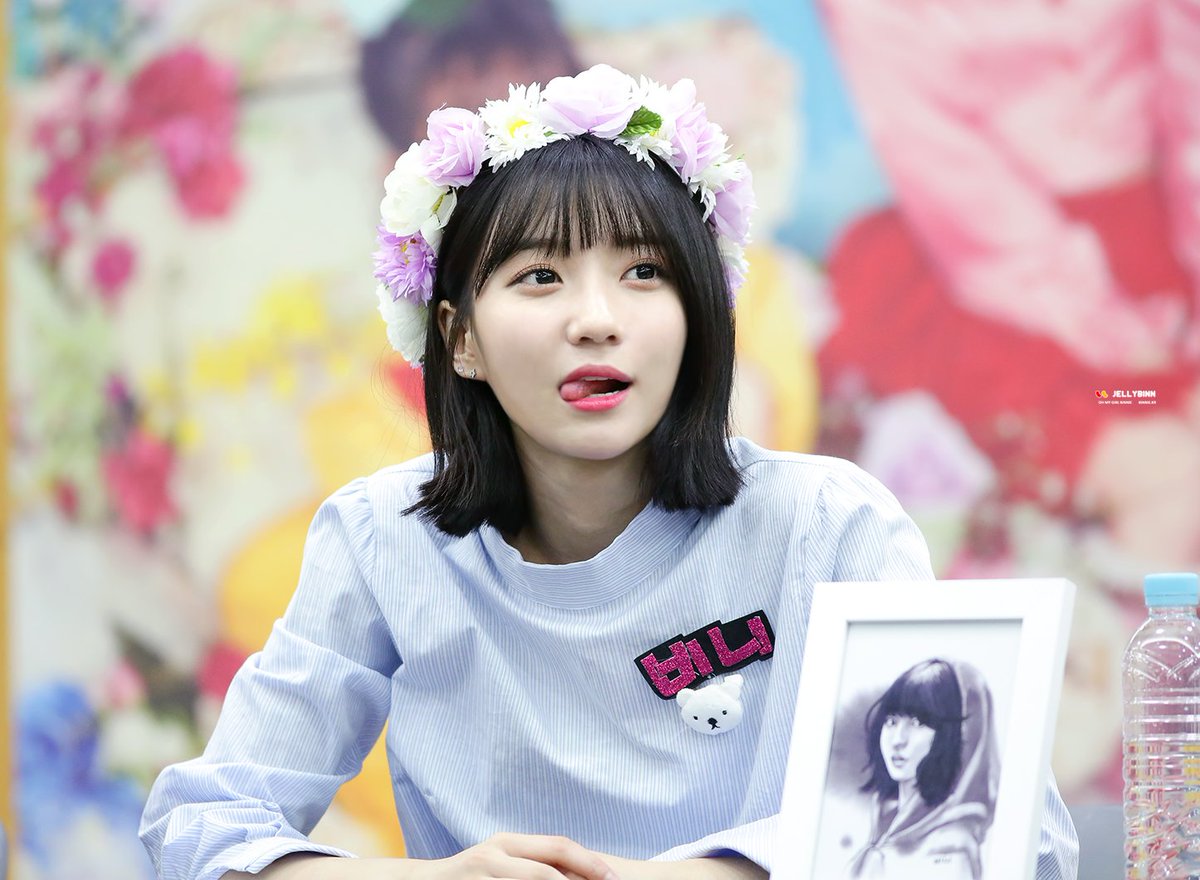 binnie_kr's tweet photo. 170416 대구 팬사인회 #오마이걸 #비니 

사랑아 유빈해,,
#OHMYGIRL @WM_OHMYGIRL https://t.co/RnjwDdpK9L