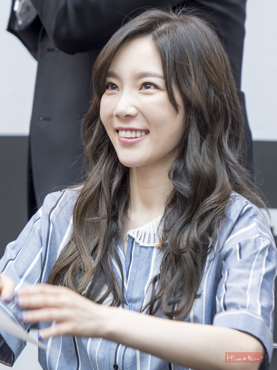 [PIC][16-04-2017]TaeYeon – Sunny – Tiffany – HyoYeon và SooYoung tham dự buổi Fansign cho “G-SHOCK CRAZY TOUGHNESS” vào chiều nay - Page 7 C9nzGmEV0AAB-Sa