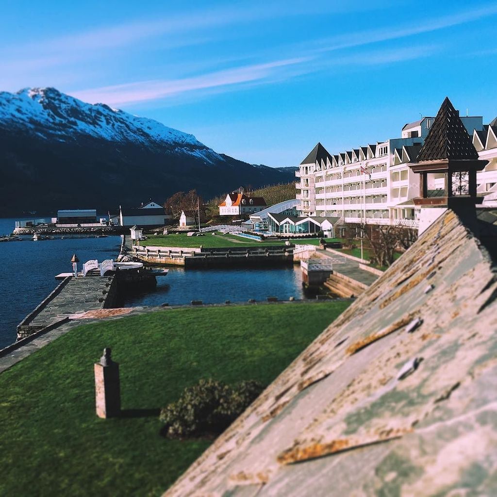 sla1's tweet photo. You know what is like to swim in the fjord?
#norway #fjord #vscocam #icu_architecture #jj_architecture #creative_… https://t.co/Rg7isLSAgU https://t.co/E9IszNoUA6