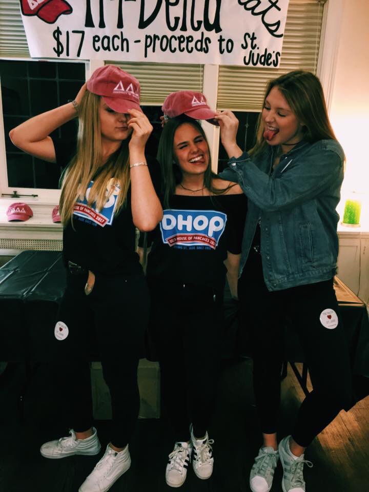 uwtridelta's tweet photo. Sign up for Greek preview to get a taste of the UW community and our sisterhood! 💗 https://t.co/lc3eGwlv8A https://t.co/hE9HMZCUxU