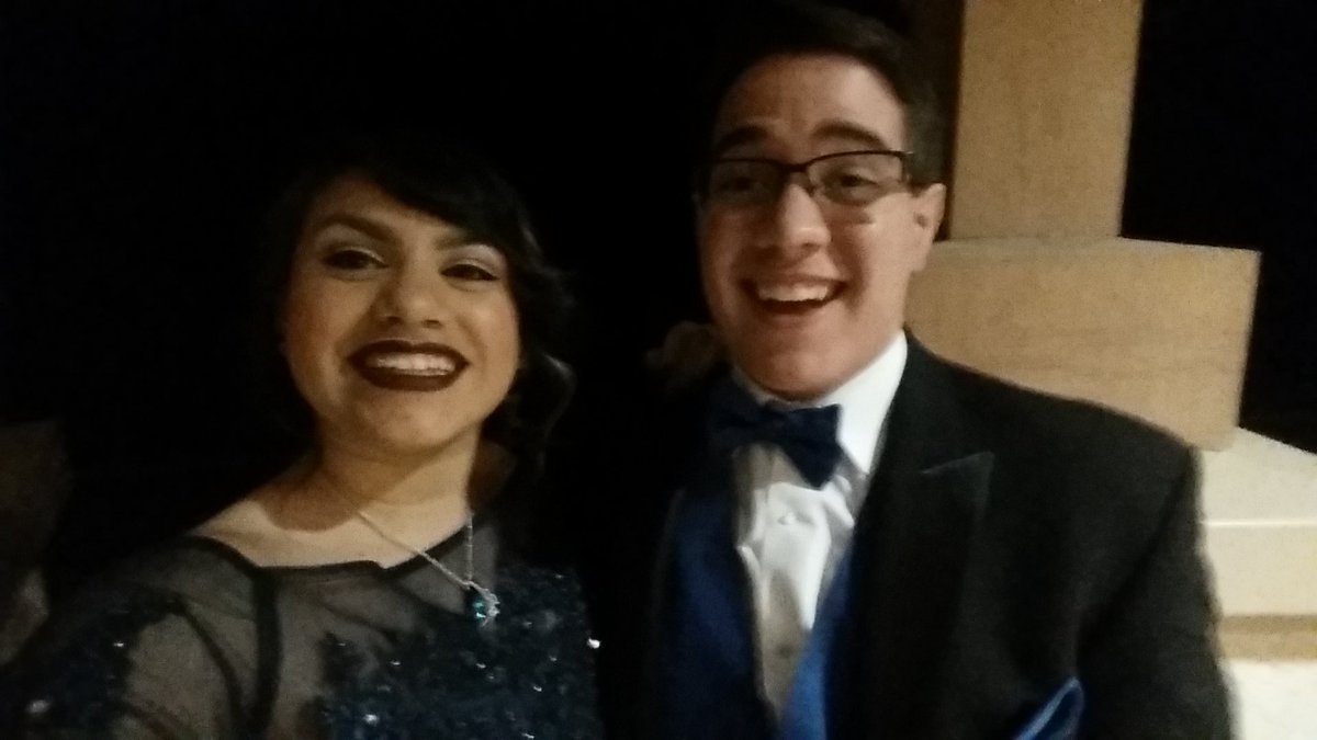 Alyus_'s tweet image. Vote us for prom King and Queen! We only want top 5 lol! #Devyn&amp;amp;Sarah4PromCourt