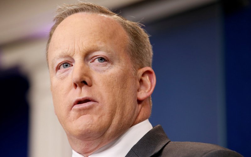 thedailybeast's tweet photo. Sean Spicer says lobbyists deserve privacy when visiting the White House https://t.co/foEI71utlF https://t.co/0L4HnyLmZA