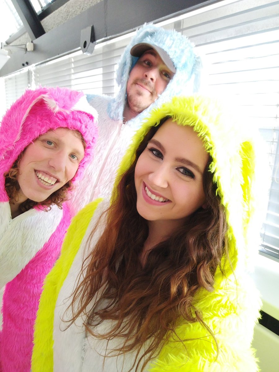 Diamantjewel1's tweet image. We kwamen vanmiddag even langs Jan zijn stream als paashaasjes🐇 de stream is nog live voor 2 uur en een kwartier dus kom nog gezellig langs!