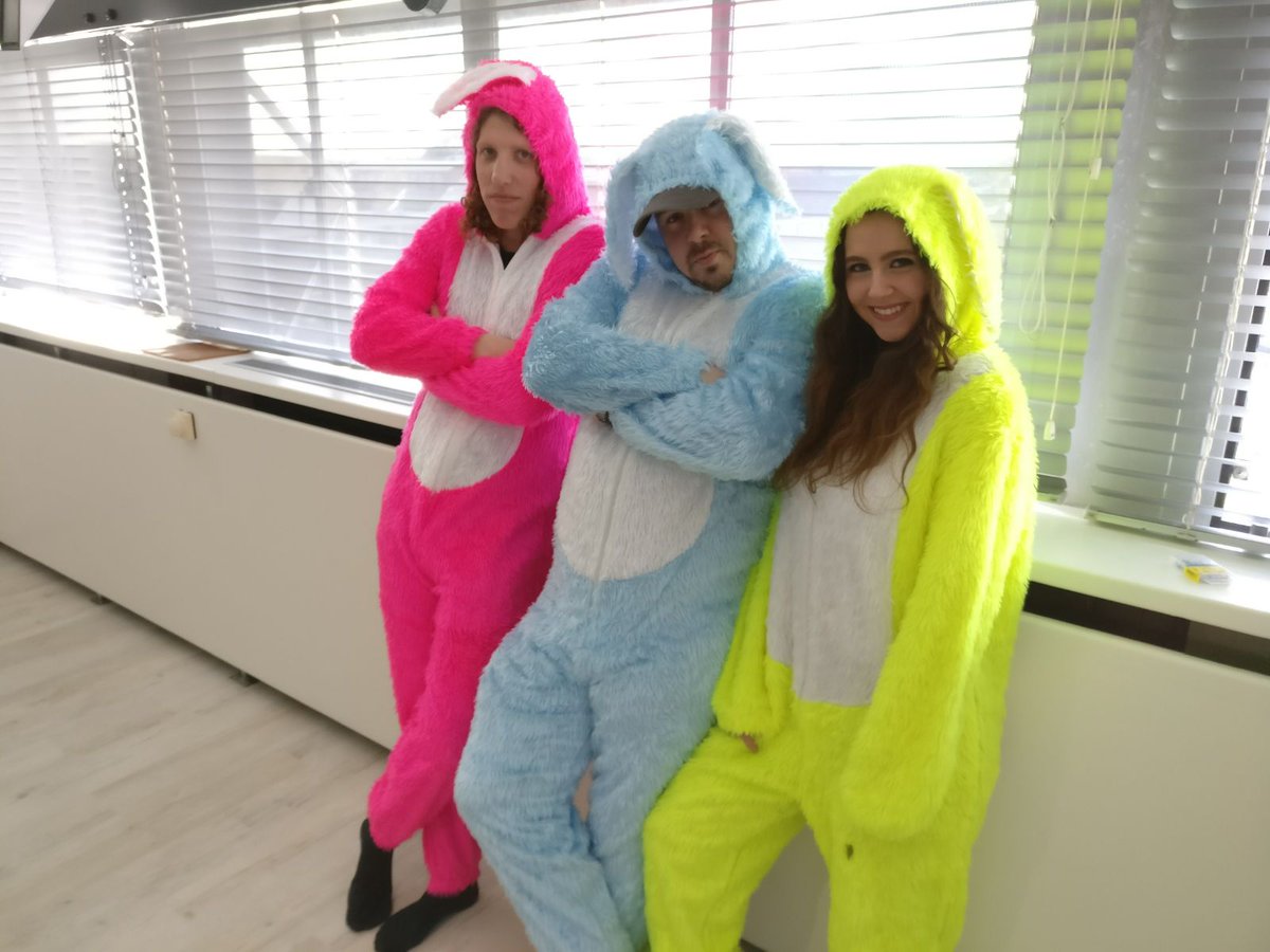 Diamantjewel1's tweet image. We kwamen vanmiddag even langs Jan zijn stream als paashaasjes🐇 de stream is nog live voor 2 uur en een kwartier dus kom nog gezellig langs!