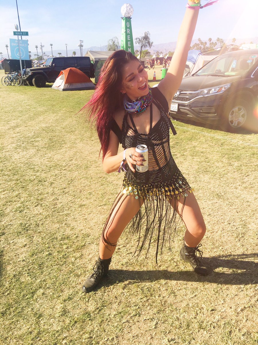 AndreaRussett's tweet image. chella day 3 💣