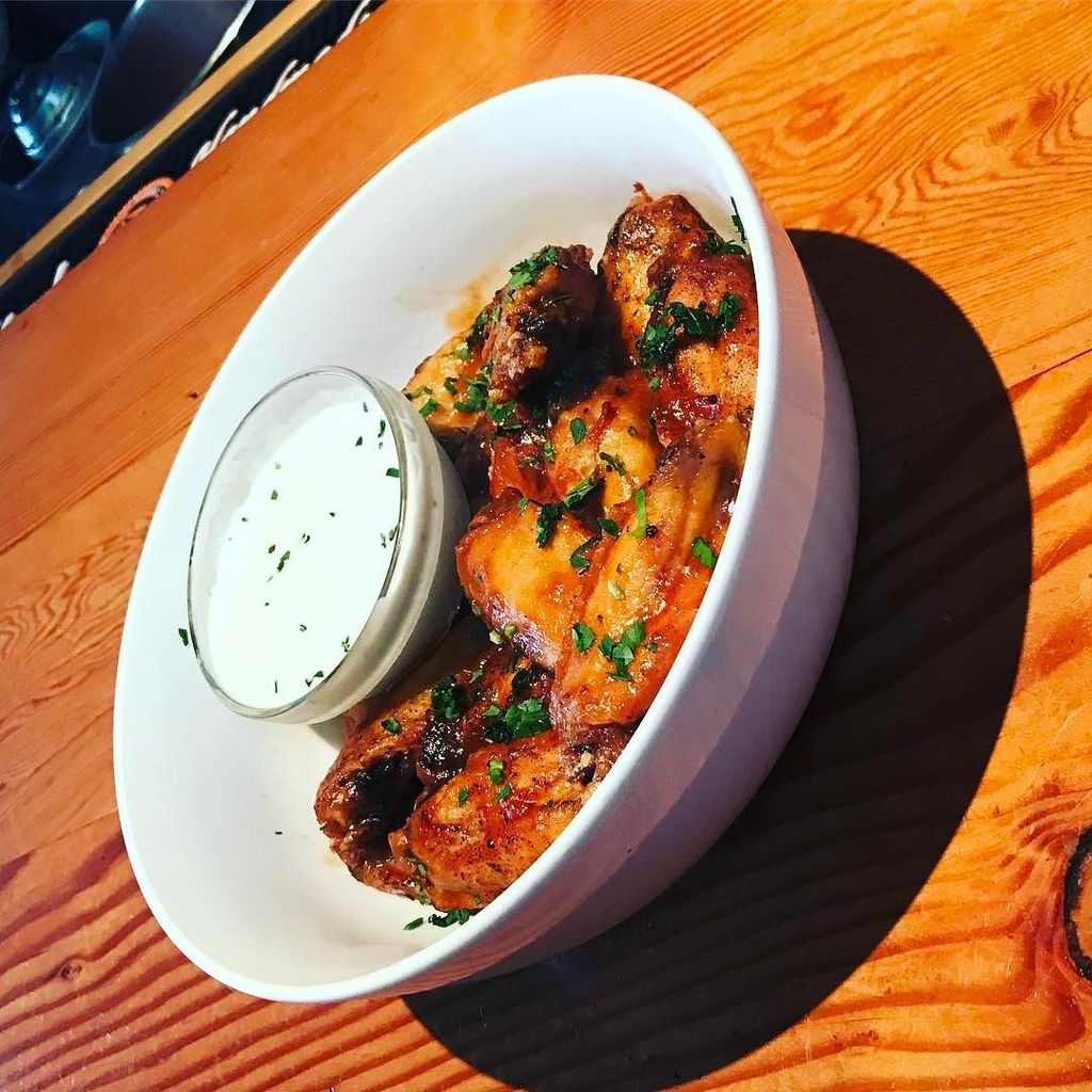 SunsetBrewCo's tweet image. Don't forget Munchie Mondays at SRBC!!! Happy hour all day and dollar off all beers and well drink and $10 for a massive bowl of wings #sun…