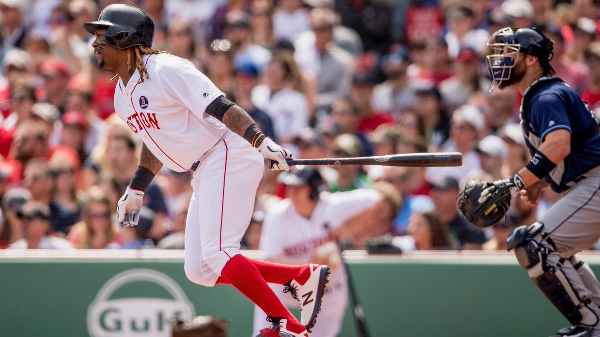 RedSox's tweet photo. Rocking the #BostonStrong patches today!
#PatriotsDay 👌 https://t.co/tHiNmWtuwc