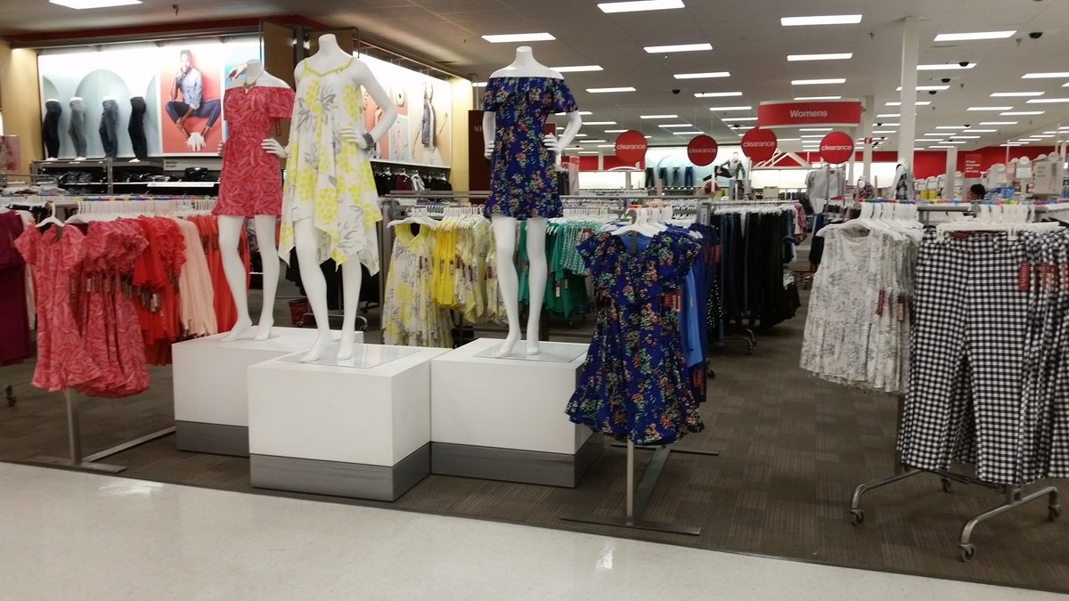 Merona has the best colors for Spring! #ROYGBV #1044 @ColonJosian Thanks <a href="/andiweigel4/">Andi</a> for your help! #ilovesoftlines