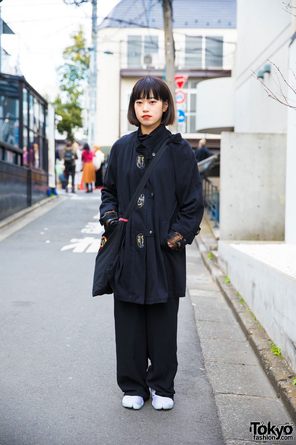 Tokyo Fashion on Twitter: "19-yr-old Harajuku girl w/ dark resale fashion, Nike Air Rift sneakers &amp; bag by Korean brand 8 Seconds #原宿 https://t.co/FemF8mUeZG https://t.co/eAB37YBuT5" / Twitter