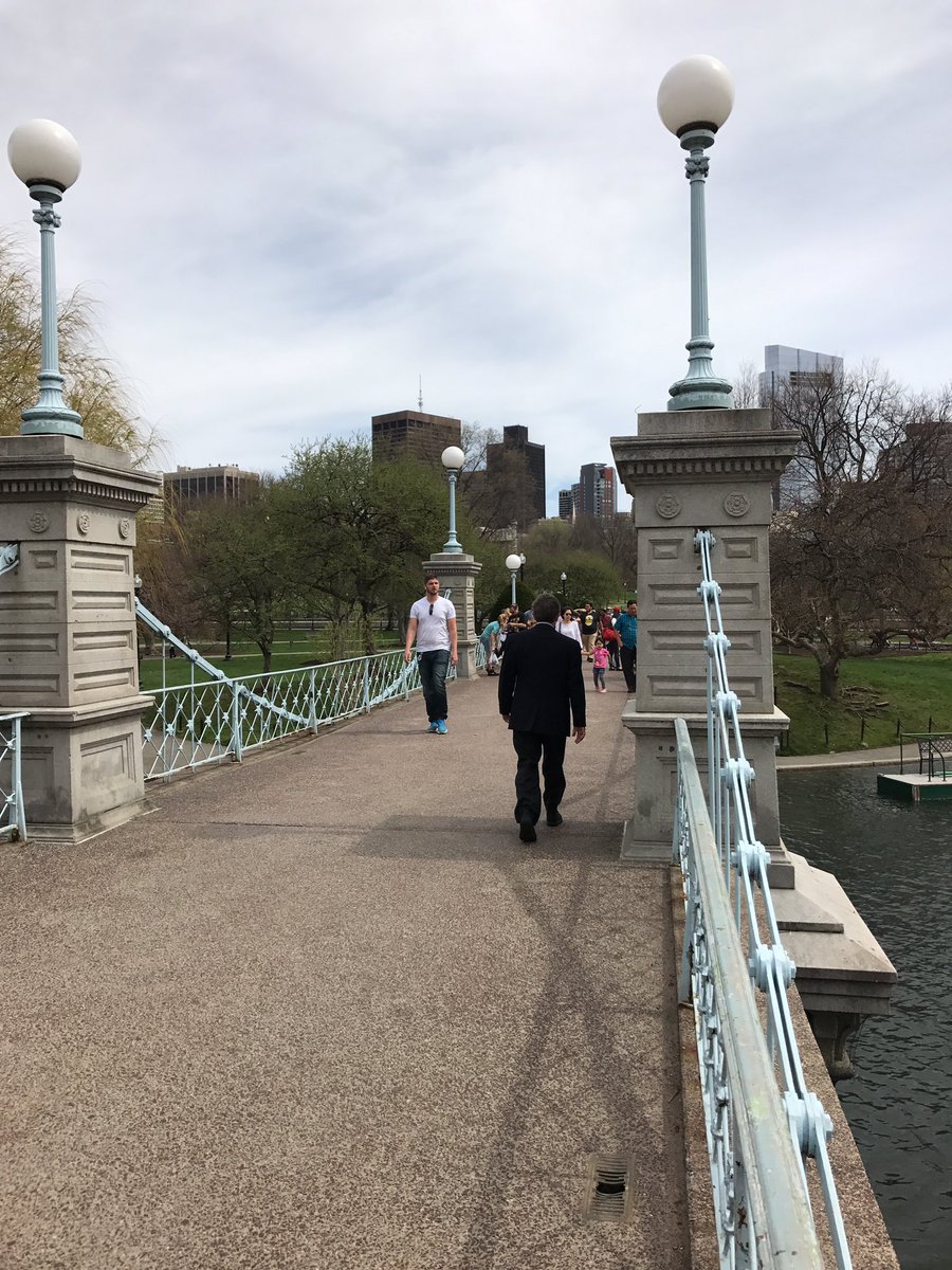 righteousmarco's tweet photo. If I were on a first official date, I'd def take a pic here. Too bad I never got the chance... #eighthhint #findyourfriend https://t.co/VHWzTrGB6q