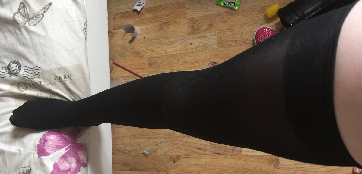 ┃ღ┃ I'm baaaaaack! And with some new items!!!

Got more chokers but can't find them, and I'm wearing one. 

Also, THIGH HIGHS!!!!!