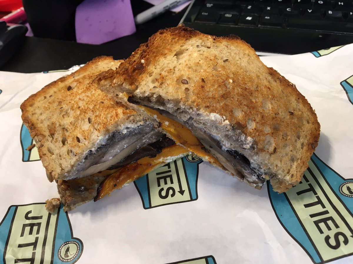 cduckworth1243's tweet photo. My #MeatlessMonday lunch from Jetties! #First100Ways @First100Ways https://t.co/rTRPbQLajB