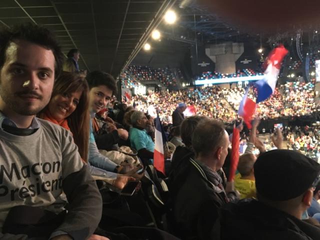 SBrahimi1's tweet image. C&apos;est juste une ambiance énorme en ce moment à Bercy! #meeting #EmmanuelMacron @MoDem #EnMarche #JeVoteMacron #MacronPrésident
