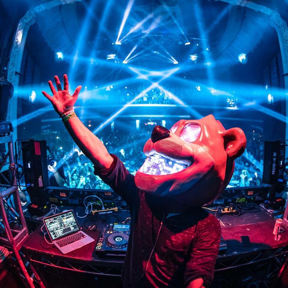F**k b*tch*s, get honey 🍯 - that's his motto! Catch <a href="/itsbeargrillz/">BEAR GRILLZ</a> at #TherapyThursdays! 🐻

Tickets >> bit.ly/beargrillzther… 🎟