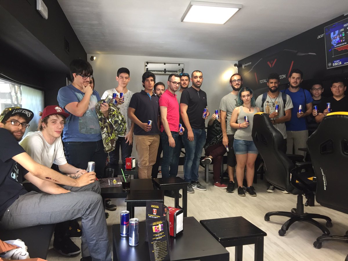PixelBar_Madrid's tweet photo. Ayer tuvimos la 2da jornada del @redbullESP Challenge! Enhorabuena a los ganadores Johan y Pablo que participarán al Final4 #RedBullParty https://t.co/POCdMpVWYg