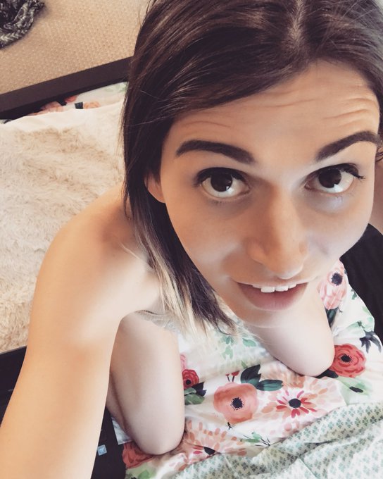 Catch me on CB today @ 10am Pacific! ❤️ https://t.co/JulvEOzU2w