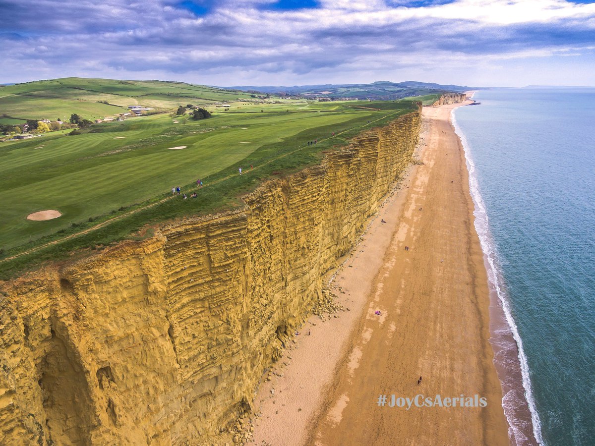 It is the last episode of <a href="/BroadchurchTV/">Broadchurch</a> tonight #WhoDidIt Ace photo of the #BroadchurchTV #WestBay cliffs from <a href="/JoyCsAerials/">JoyCsAerials</a> #Dorset