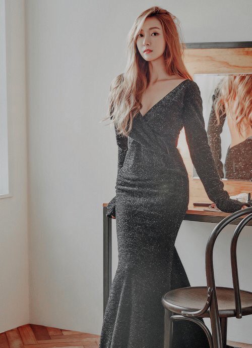 Happy Birthday to Jessica Jung, she\s honestly the most beautiful woman!   