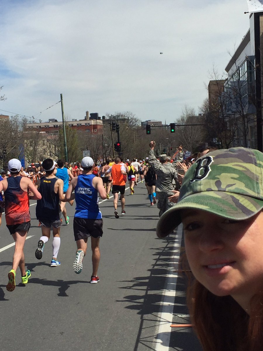 charlesborsos's tweet photo. Wounded Warriors greeted by high fives and join in on USA cheers #BostonMarathon @BUNewsService https://t.co/pzIVQt6XwO