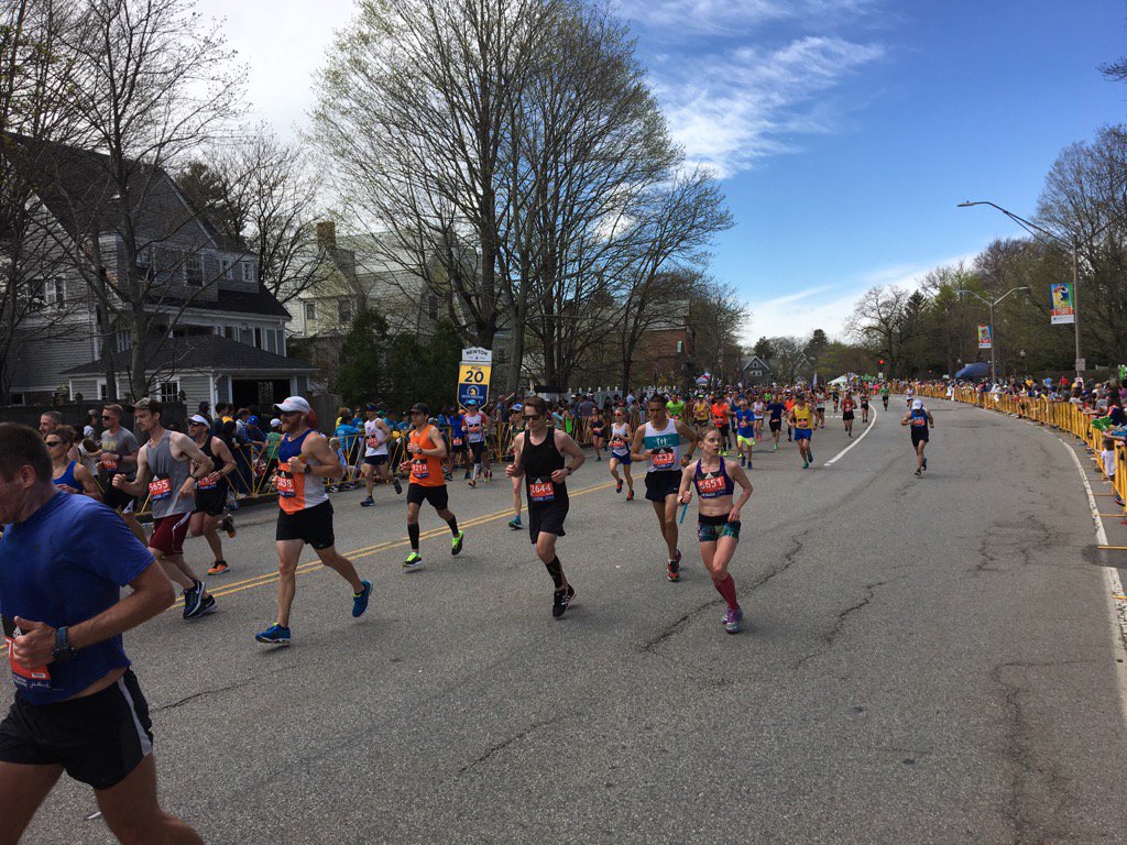 lfayllon's tweet photo. The human body an amazing machine! @bostonmarathon defining all odds #bostonmarathon2017 #BostonStrong https://t.co/Hk6KvZINy3