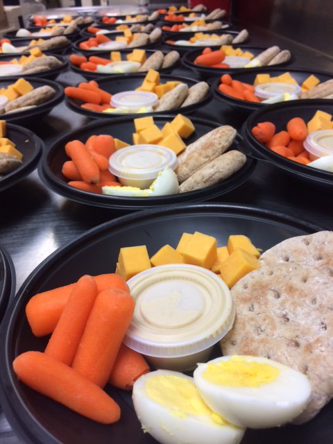 TMUEats's tweet photo. Grab a study snack box full of healthy goodies to keep your brain fed and focused. #PitmanDining hall only.  #RUEats https://t.co/czT50DW0sh