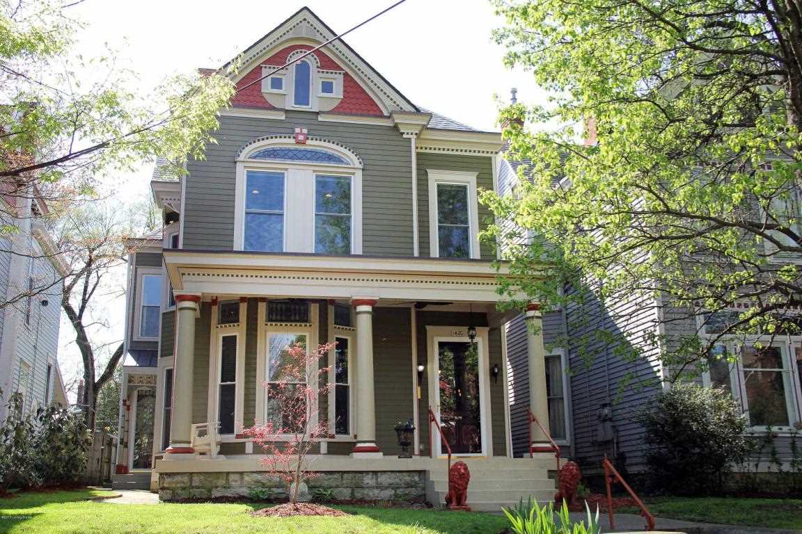 CHECK OUT THIS HIGHLANDS BEAUTY! 🛏️ 3 bedrooms🛁 2 full baths Call us today! +1 (502) 442 - 1133 tinyurl.com/kc7n6bw #KWLouisvilleEast