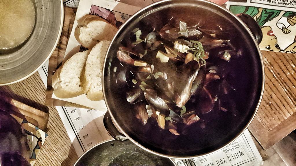 pip_says's tweet photo. Super lucky to be previewing the new summer menu @hasherycardiff the mussels are lovely, can't wait to sample some cocktails! #blogger https://t.co/aDVCaZ2X4N