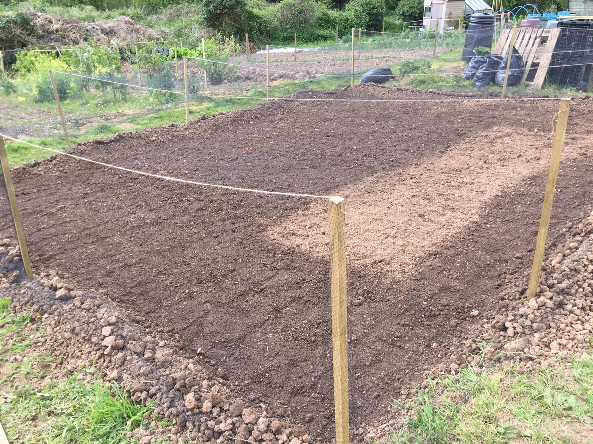 And we’re done! Main bed down, covered and nearly finished watering. Good luck little seeds - it’s over to you now... #growingbeer