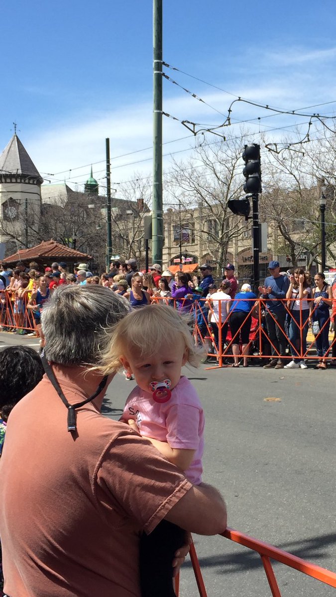 charlesborsos's tweet photo. To give a sense of the wind conditions, Alla June's hair should give a sense of which way it's blowing #BostonMarathon @BUNewsService https://t.co/P4Bhqk4cAe
