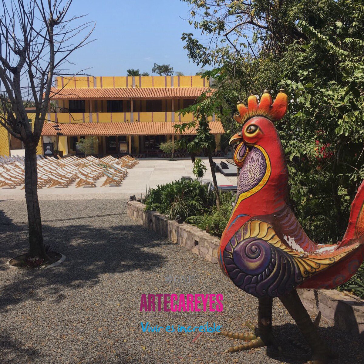 Careyes, mezcla de arquitectura, colores y un paisaje paradisiaco. #GNPArteCareyes #VivirEsIncreíble <a href="/mexico/">México</a> #YoSoyHechoEnMéxico