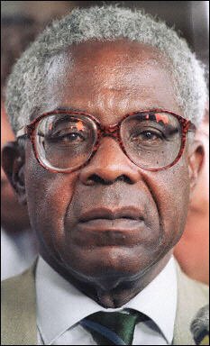 Claudy_Siar's tweet photo. Hommage à #AiméCésaire ! Le nègre fondamental, père de la négritude nous a quitté le 17 avril 2008. https://t.co/uoJSev42xn